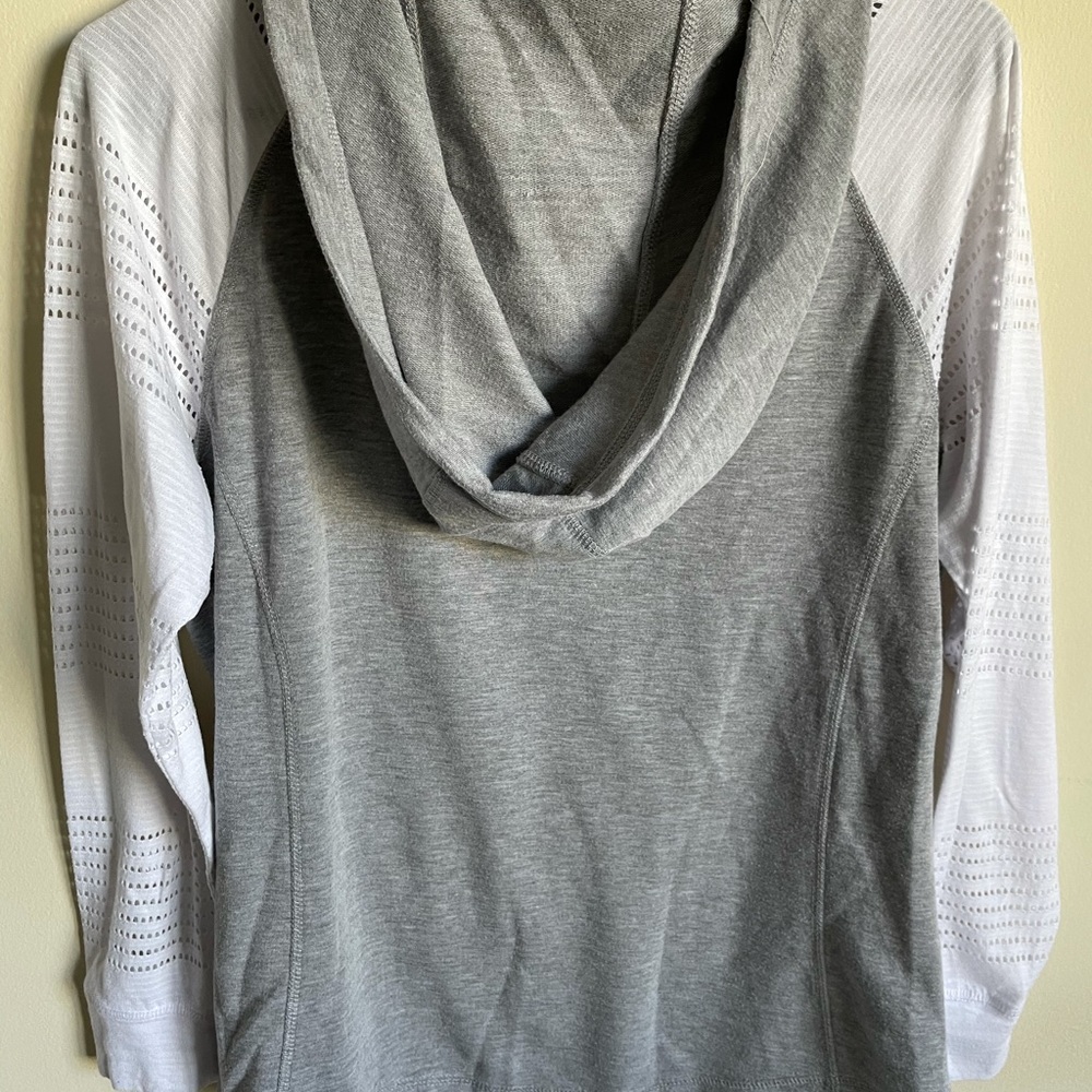 Athletic pullover - Picture 3 of 3